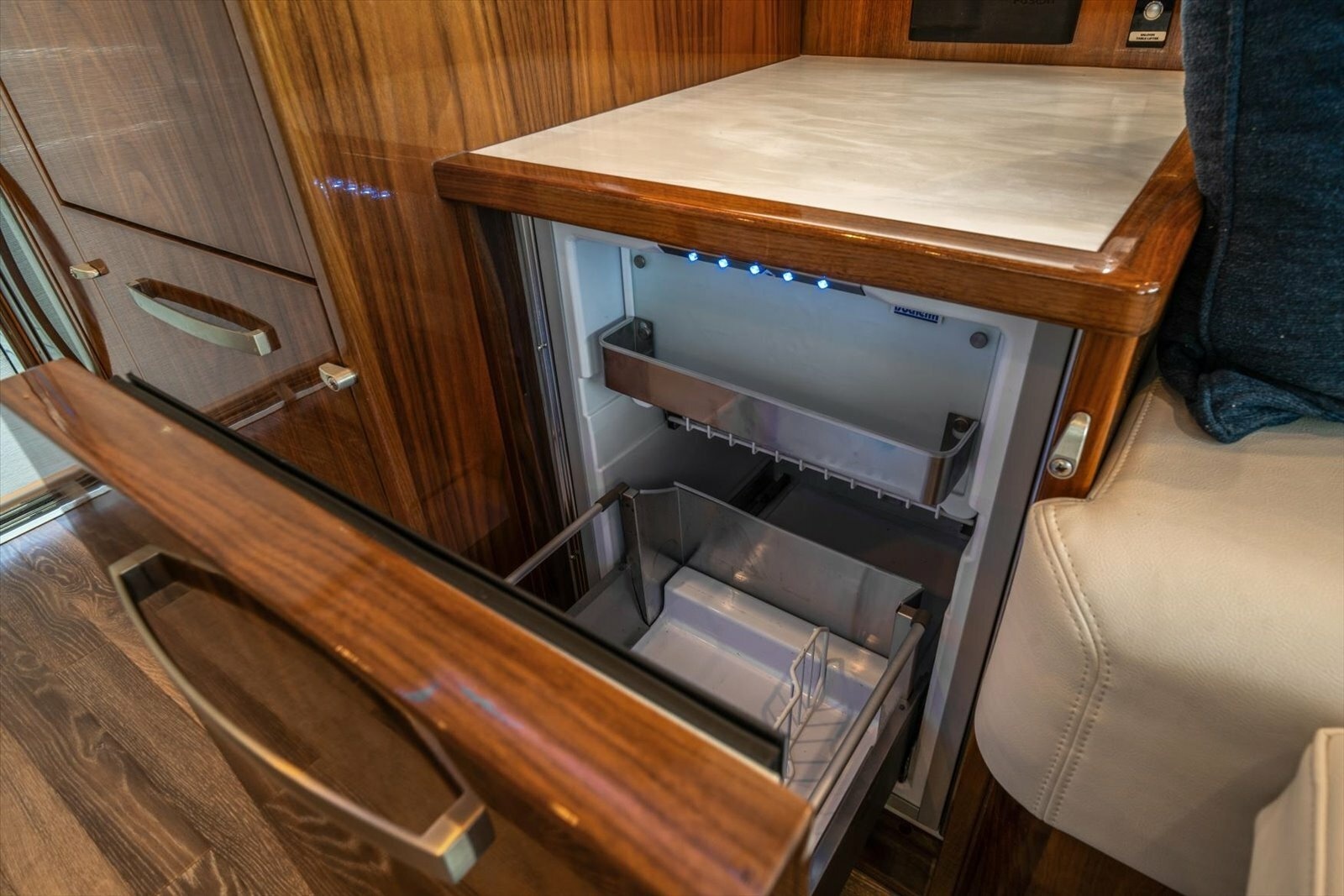 2023 Riviera 5400 Sport Yacht