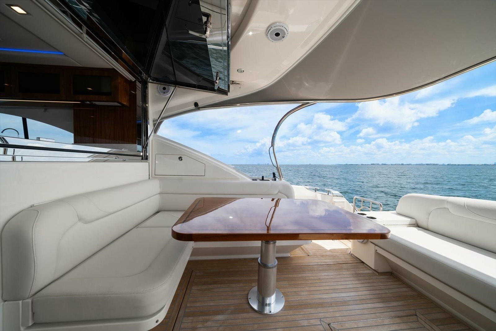 2023 Riviera 5400 Sport Yacht