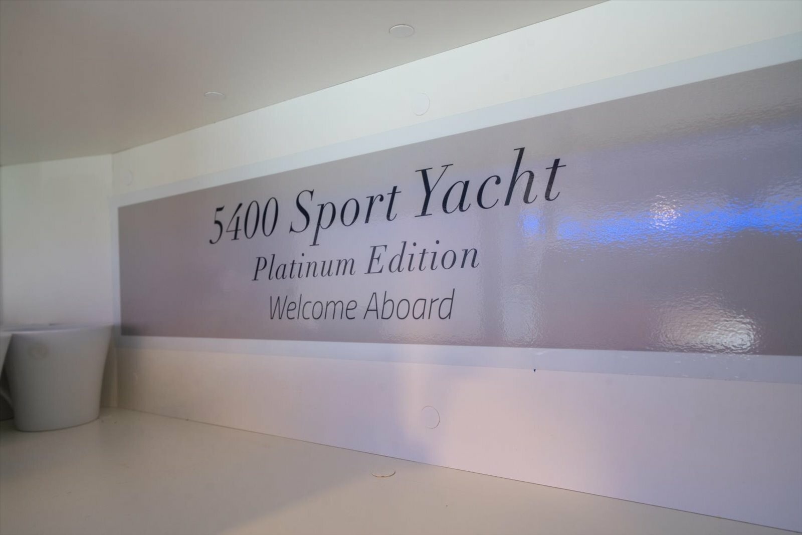2023 Riviera 5400 Sport Yacht