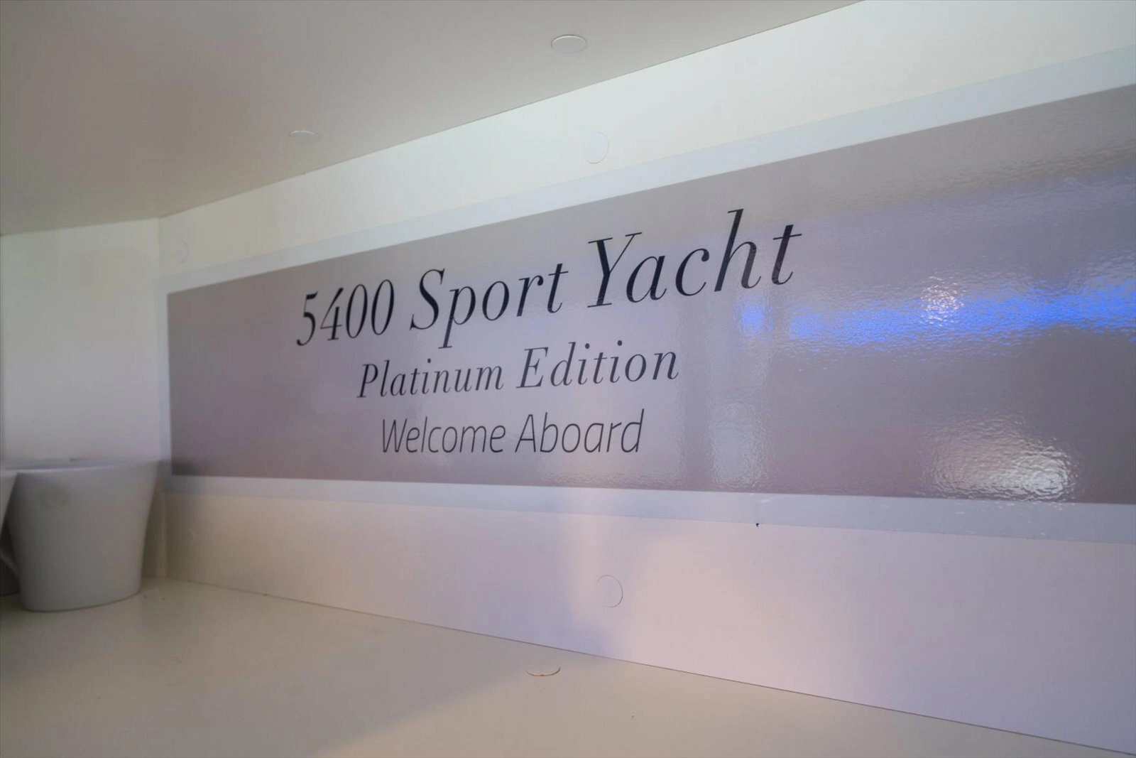 2023 Riviera 5400 Sport Yacht