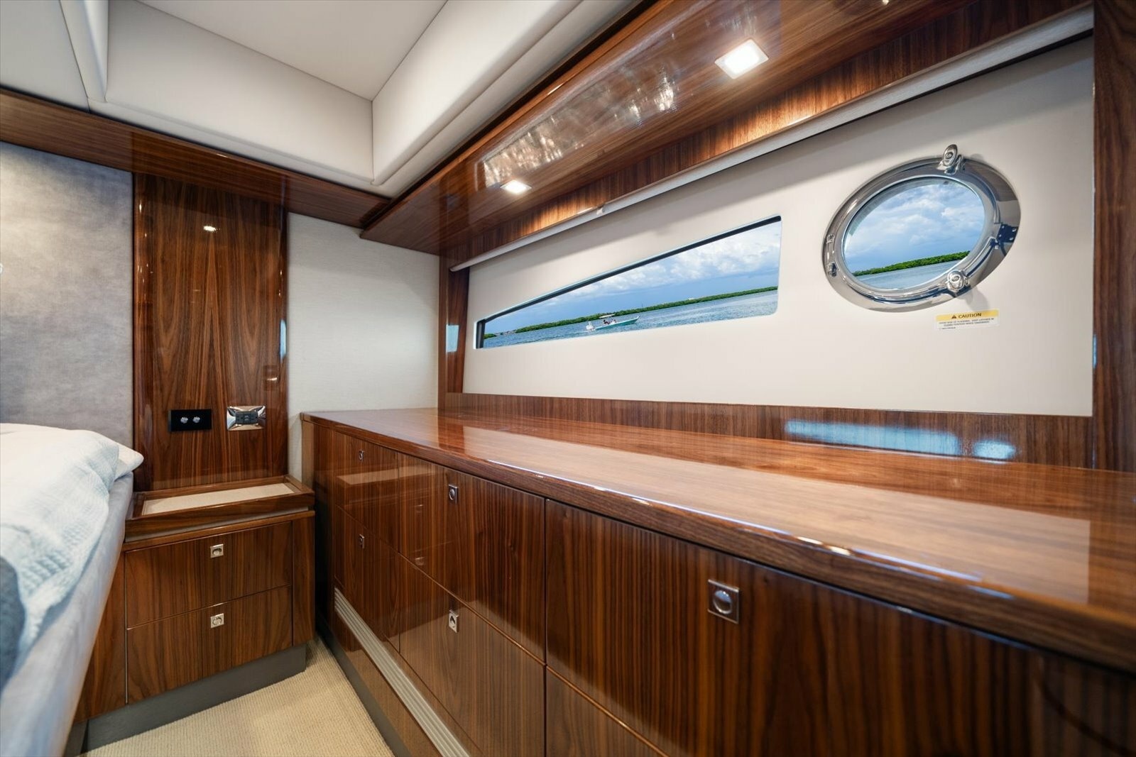 2023 Riviera 5400 Sport Yacht