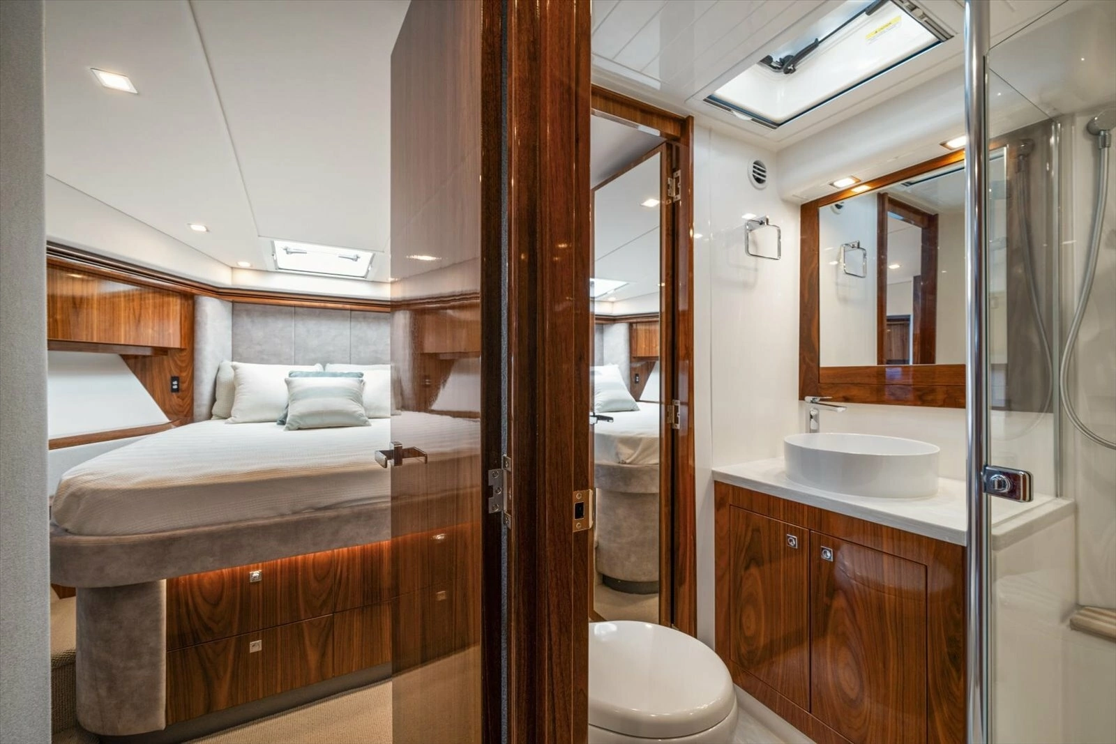2023 Riviera 5400 Sport Yacht