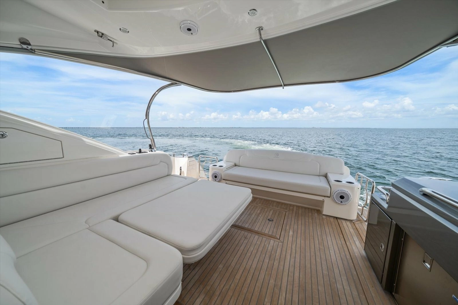 2023 Riviera 5400 Sport Yacht