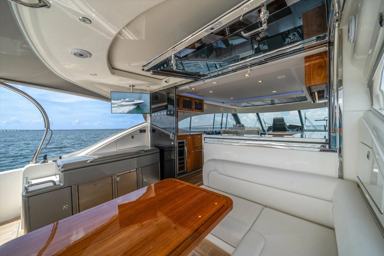 2023 Riviera 5400 Sport Yacht