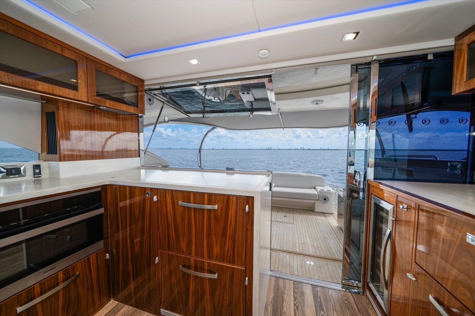 2023 Riviera 5400 Sport Yacht