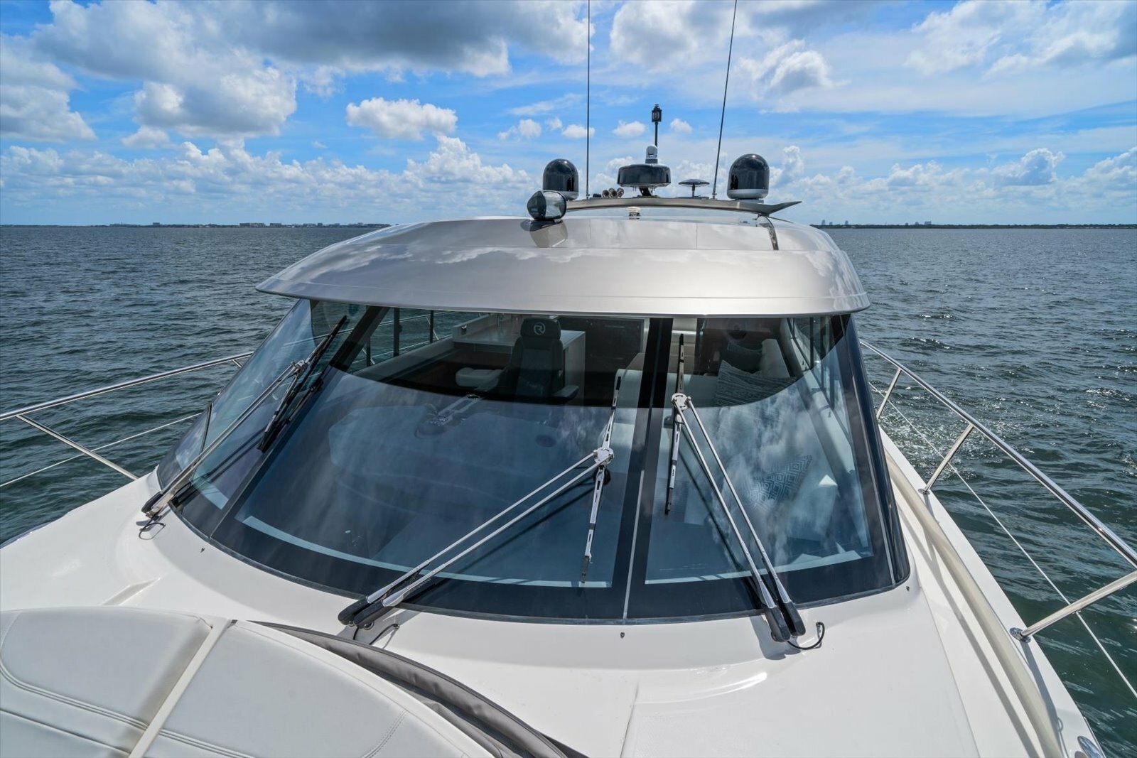2023 Riviera 5400 Sport Yacht