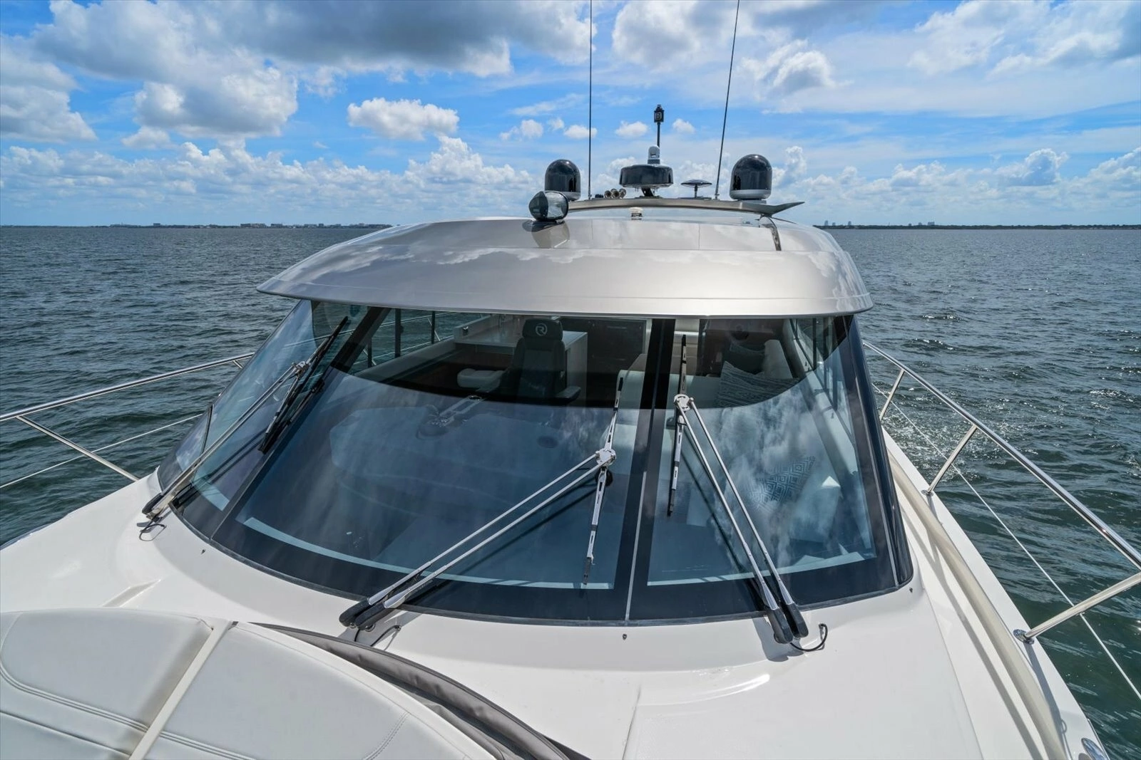 2023 Riviera 5400 Sport Yacht