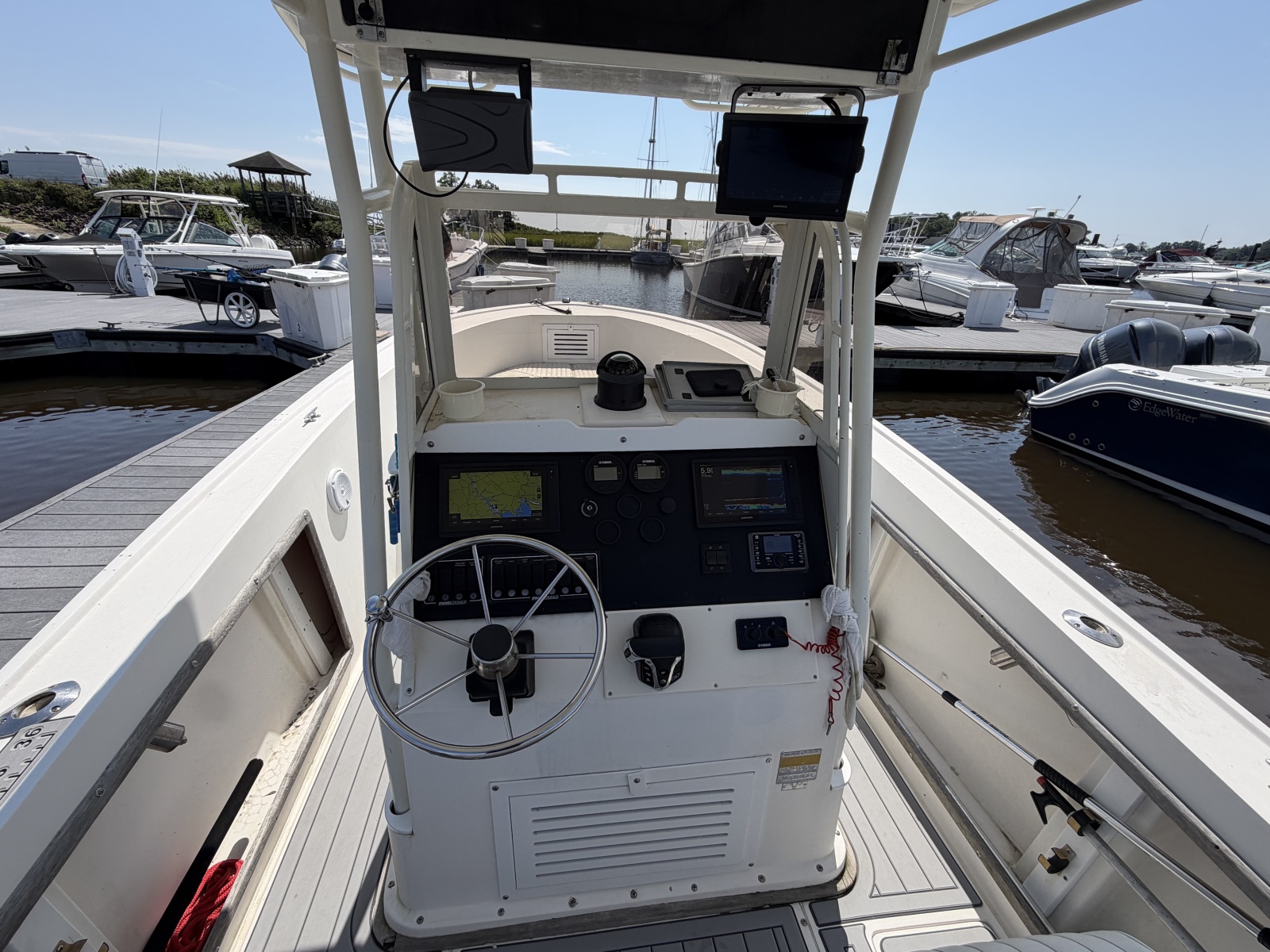 1990 Mako 261 Center Console