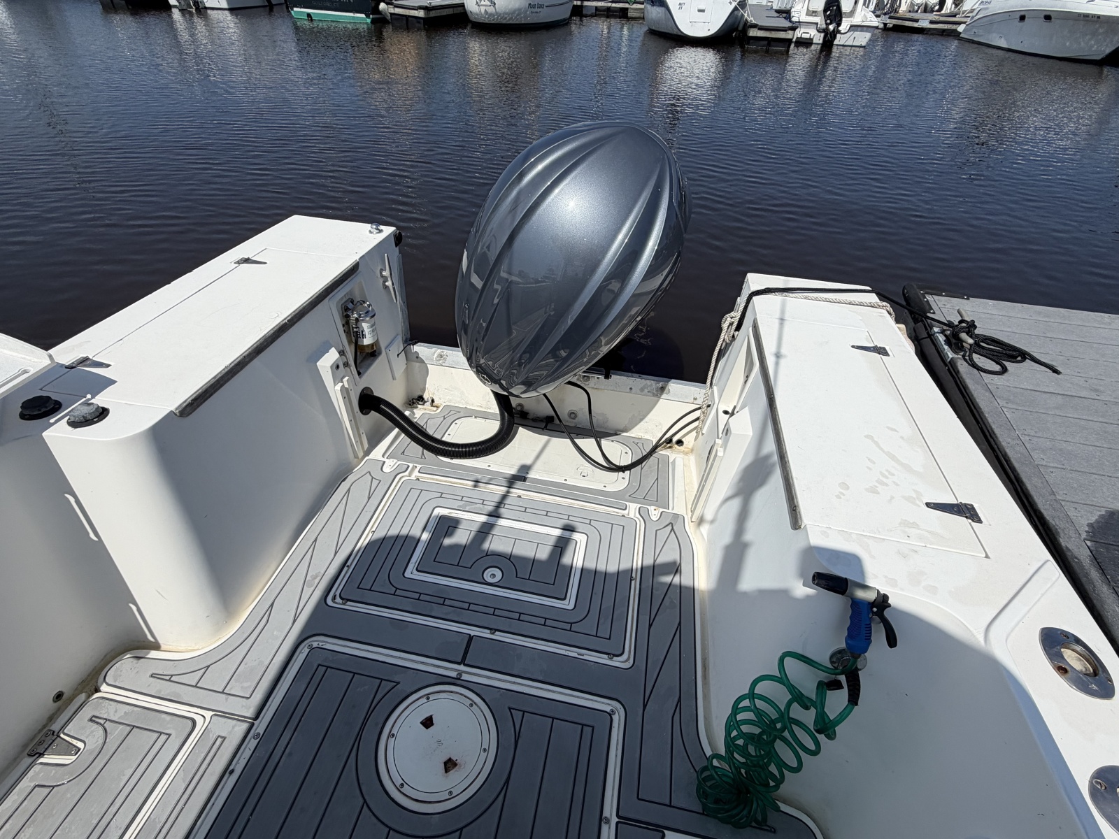 1990 Mako 261 Center Console