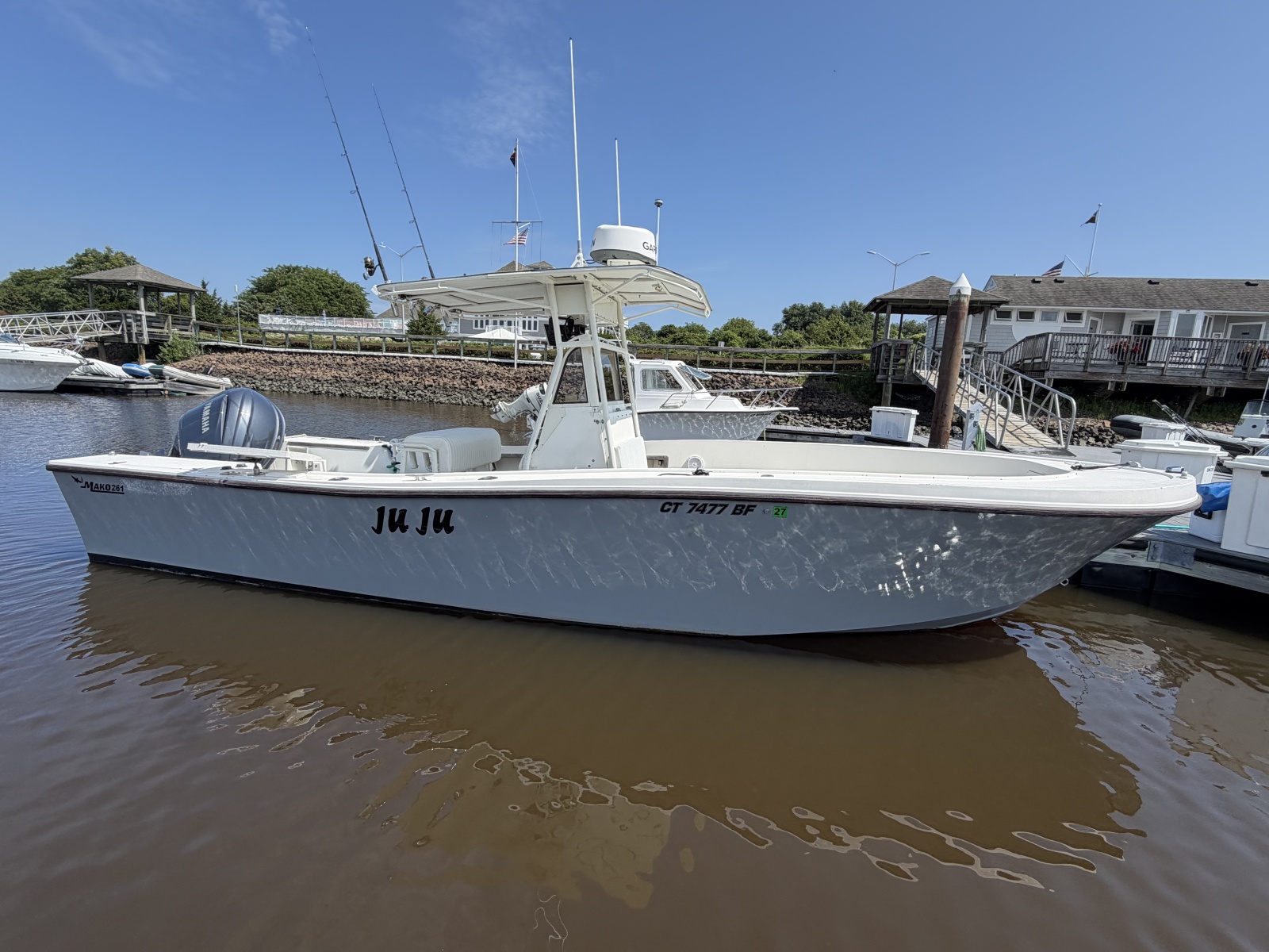 1990 Mako 261 Center Console