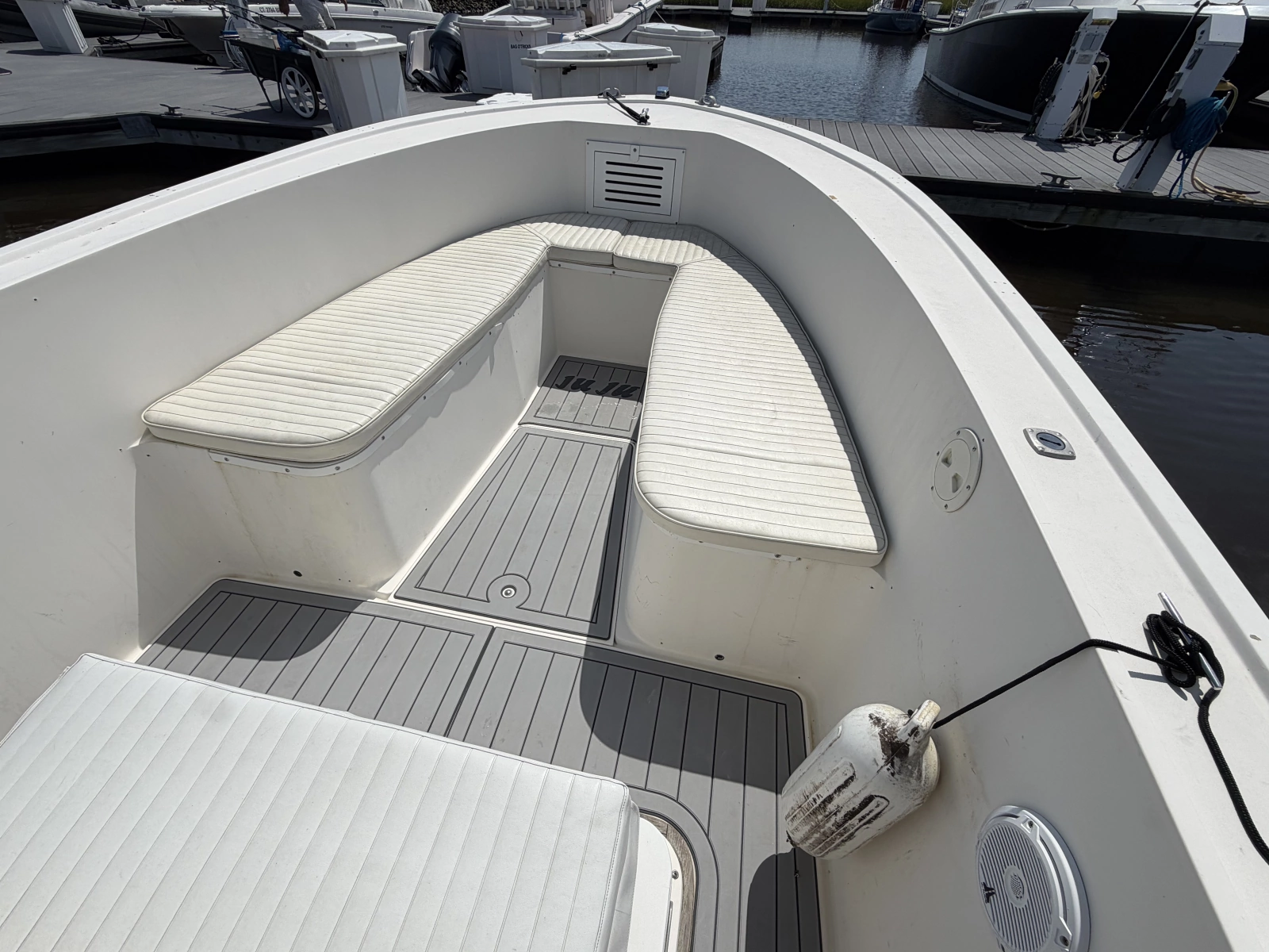 1990 Mako 261 Center Console