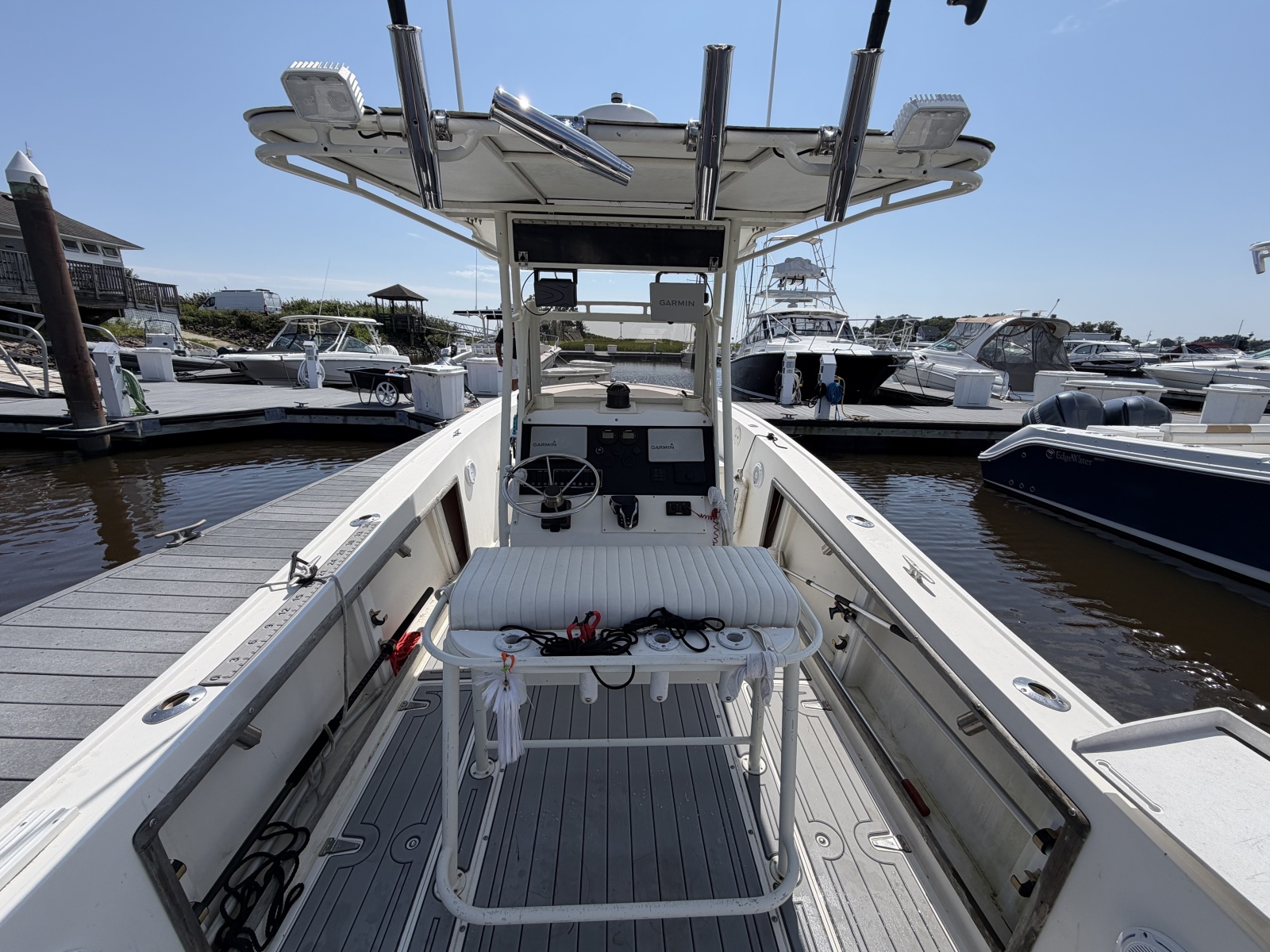 1990 Mako 261 Center Console
