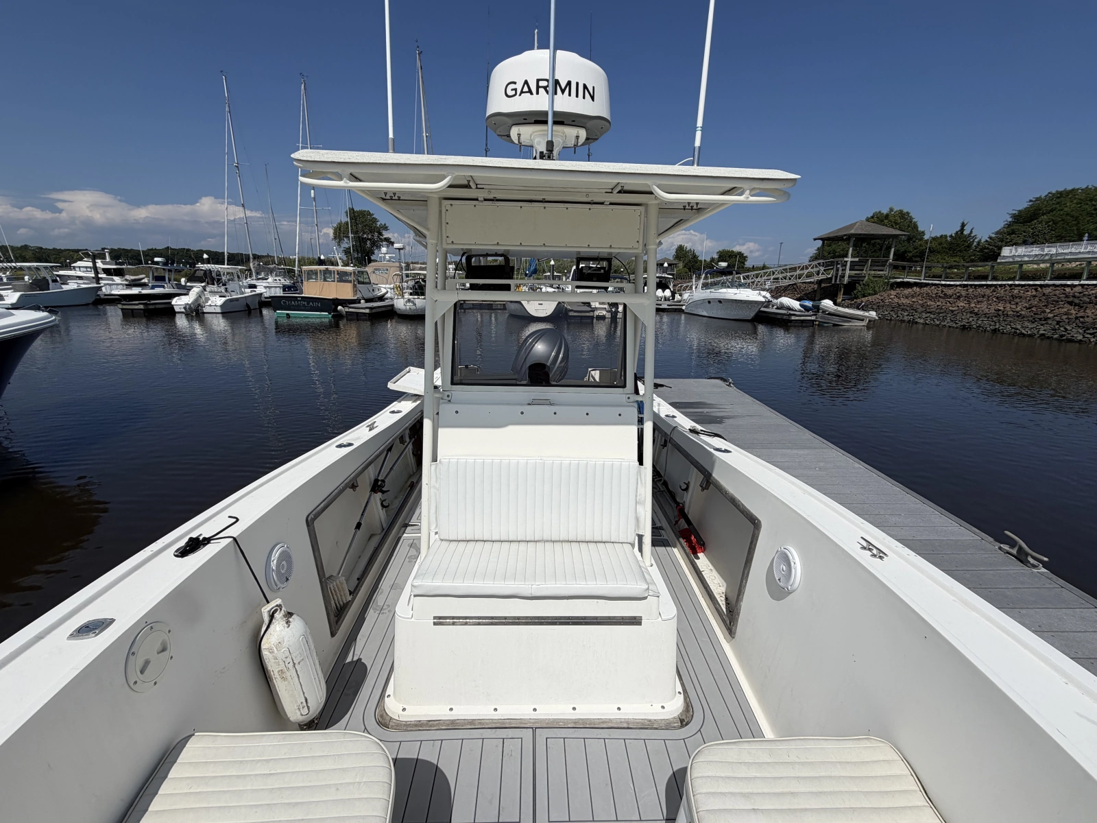 1990 Mako 261 Center Console