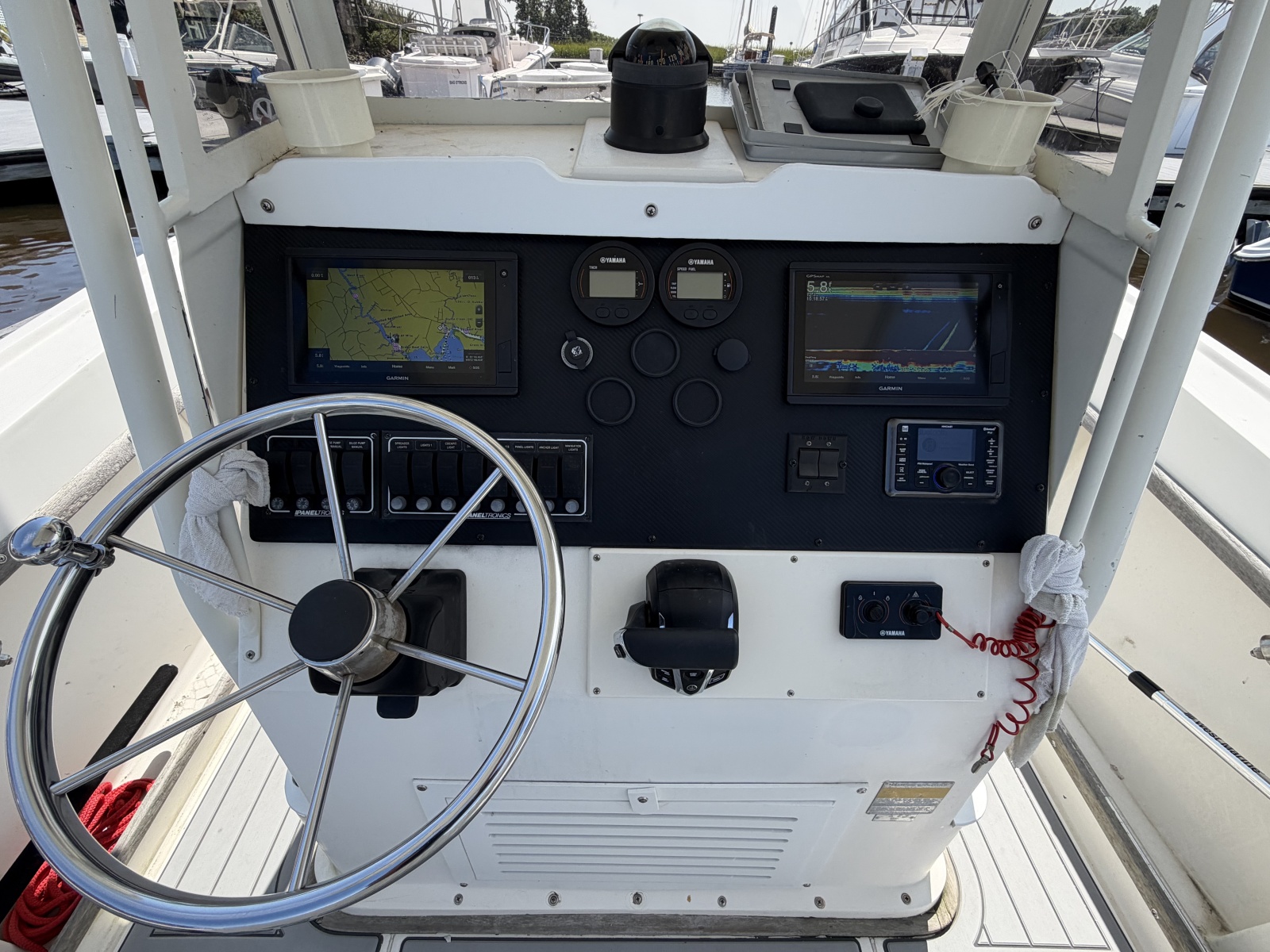1990 Mako 261 Center Console