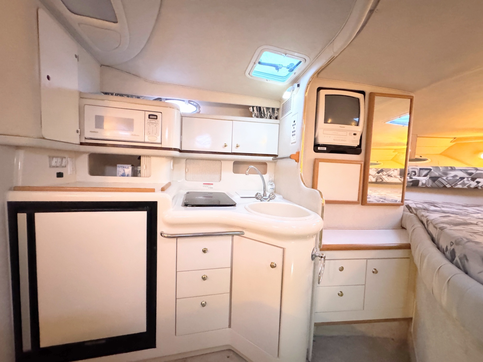 1997 Sea Ray 330 Sundancer