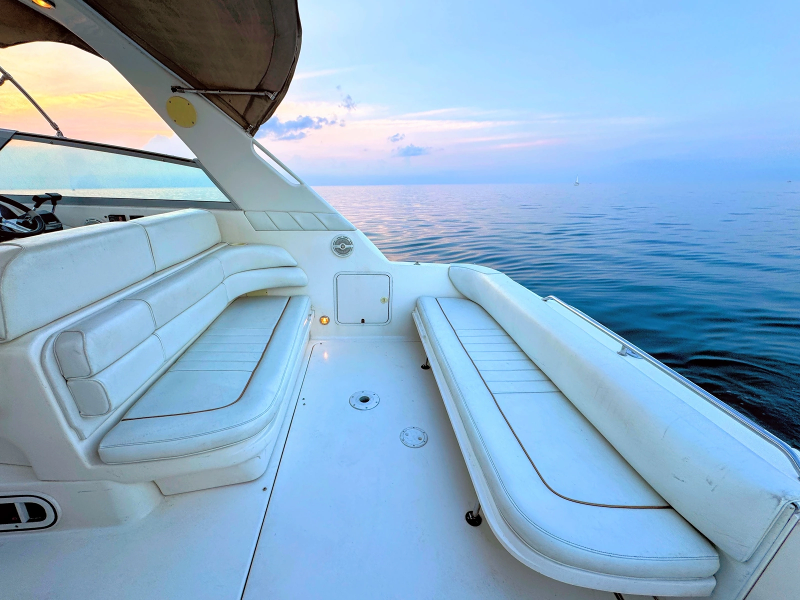 1997 Sea Ray 330 Sundancer