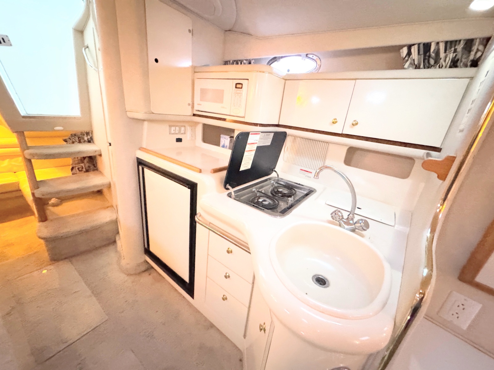 1997 Sea Ray 330 Sundancer