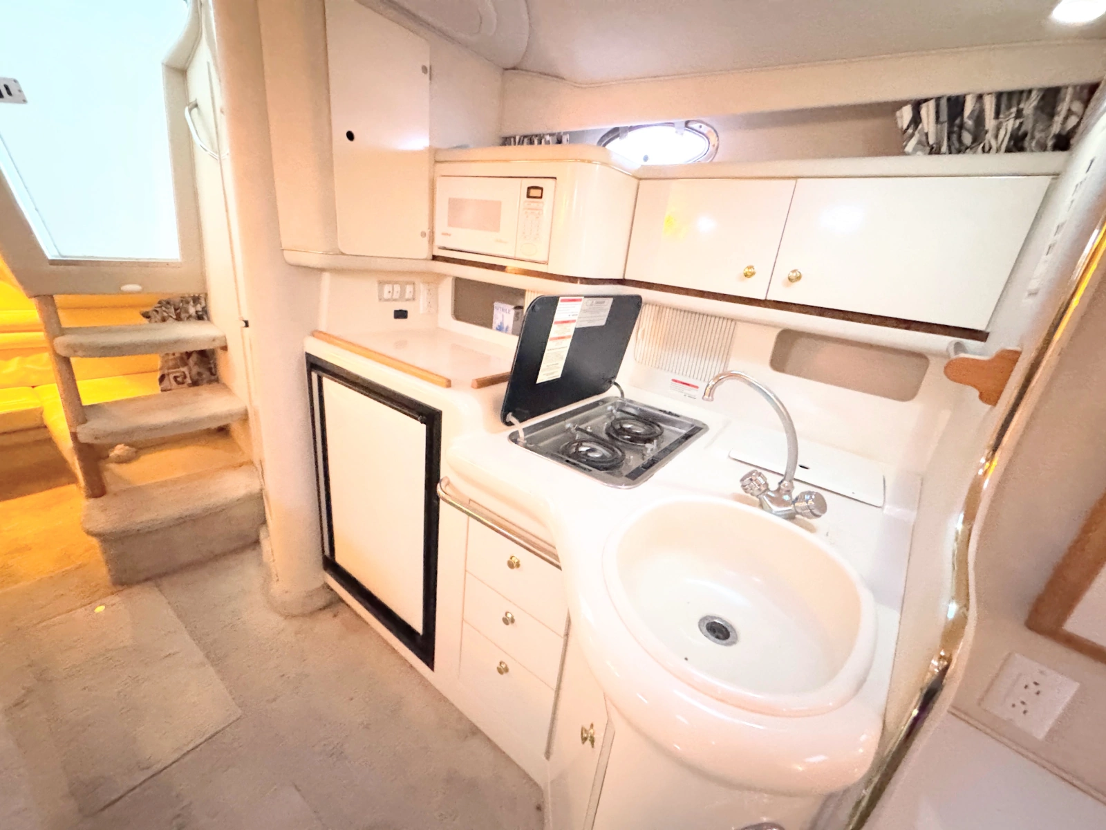 1997 Sea Ray 330 Sundancer