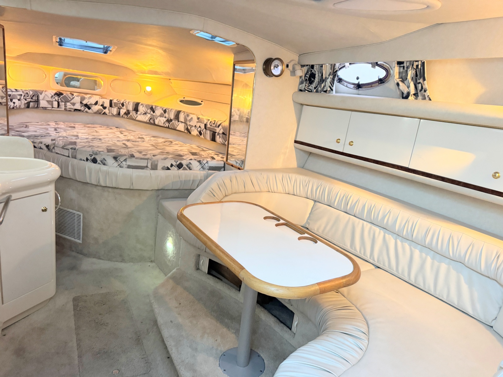 1997 Sea Ray 330 Sundancer