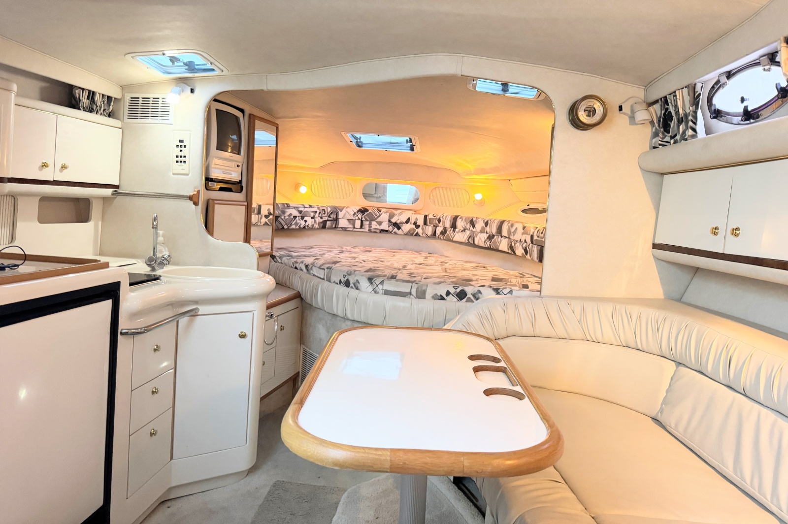 1997 Sea Ray 330 Sundancer