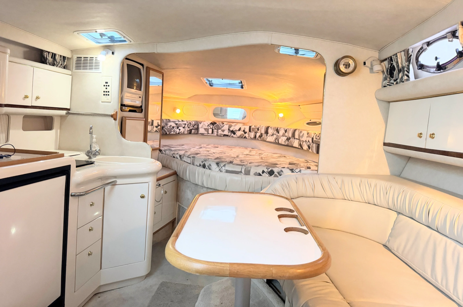 1997 Sea Ray 330 Sundancer