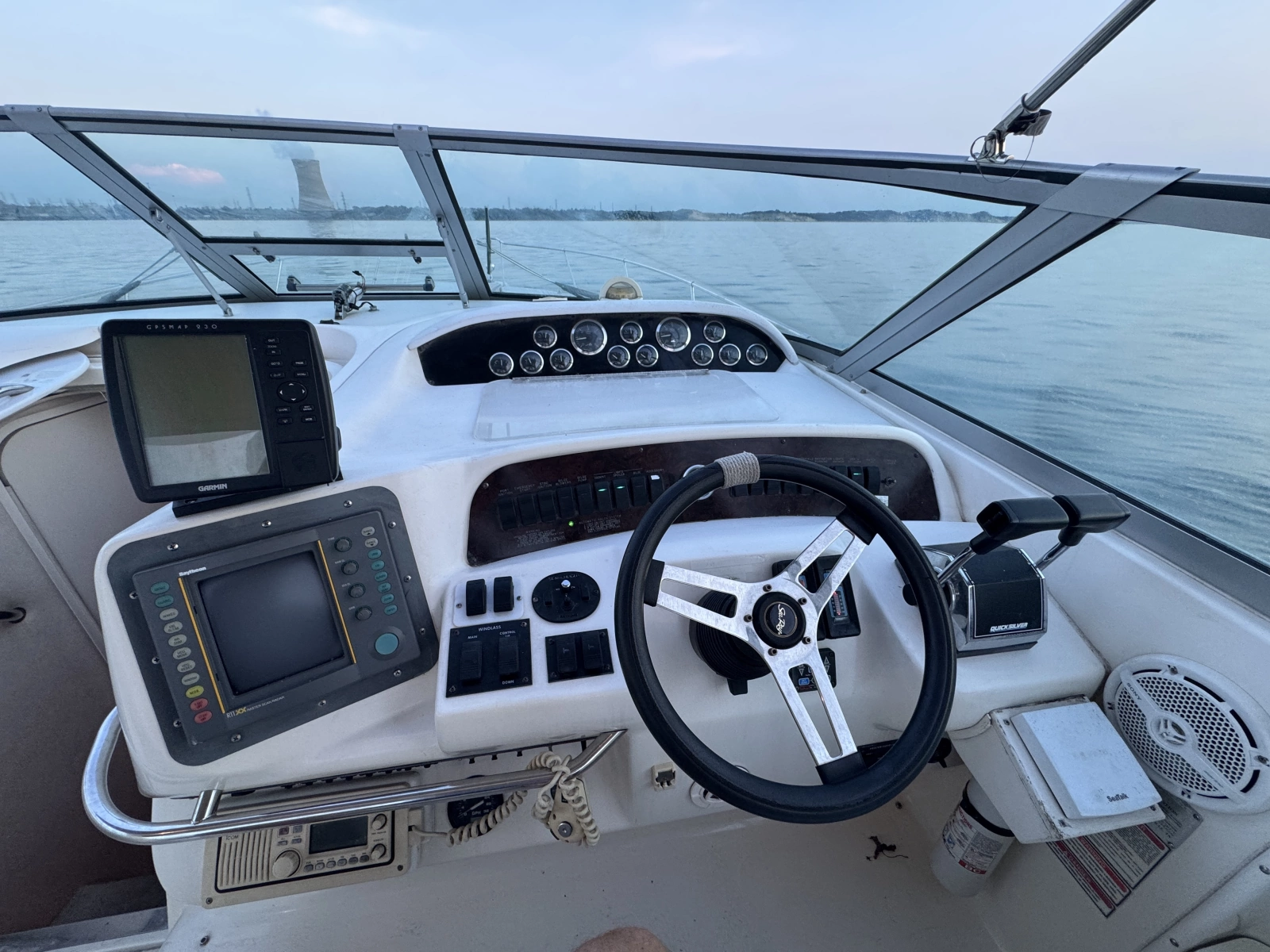 1997 Sea Ray 330 Sundancer