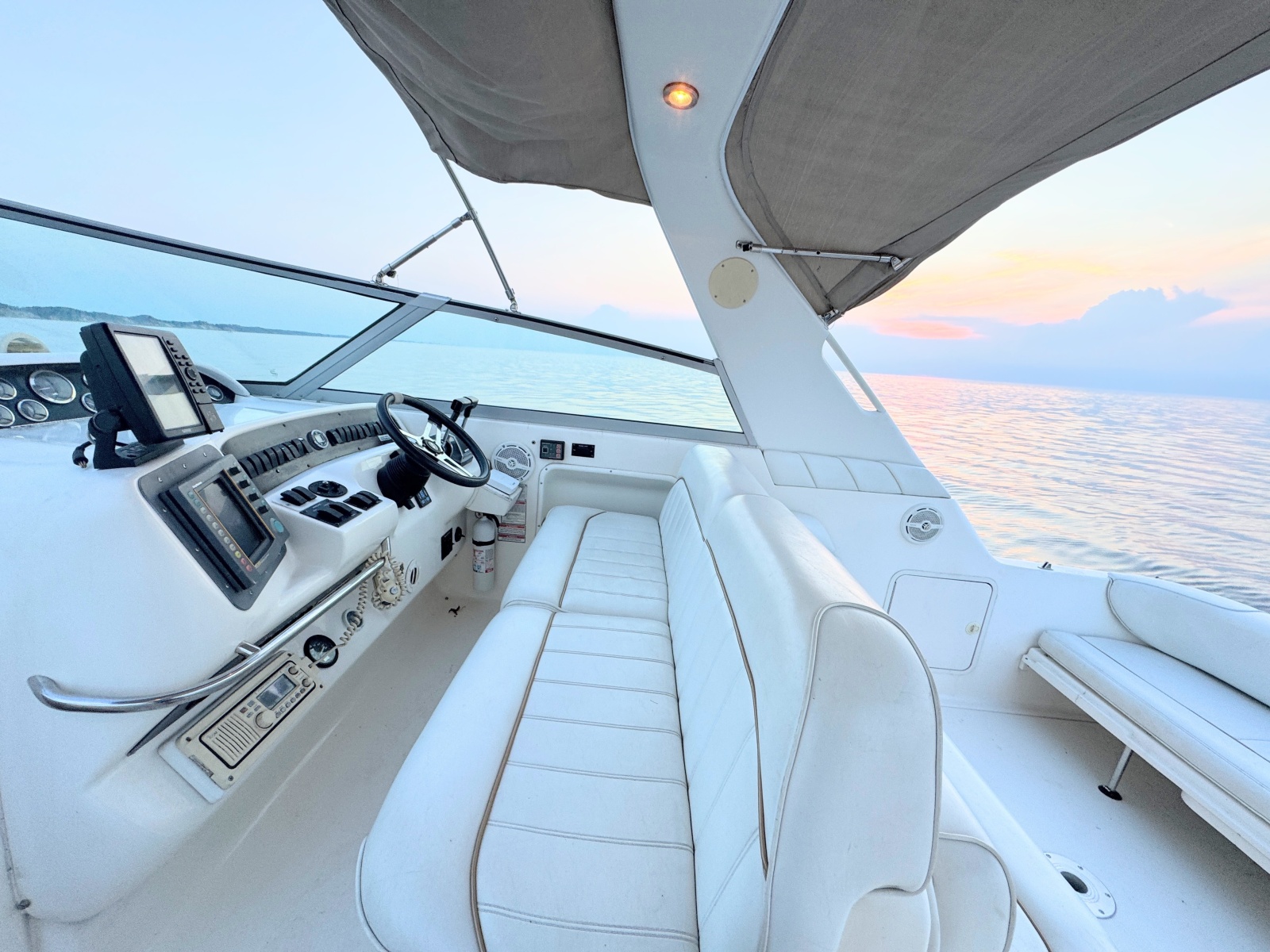1997 Sea Ray 330 Sundancer