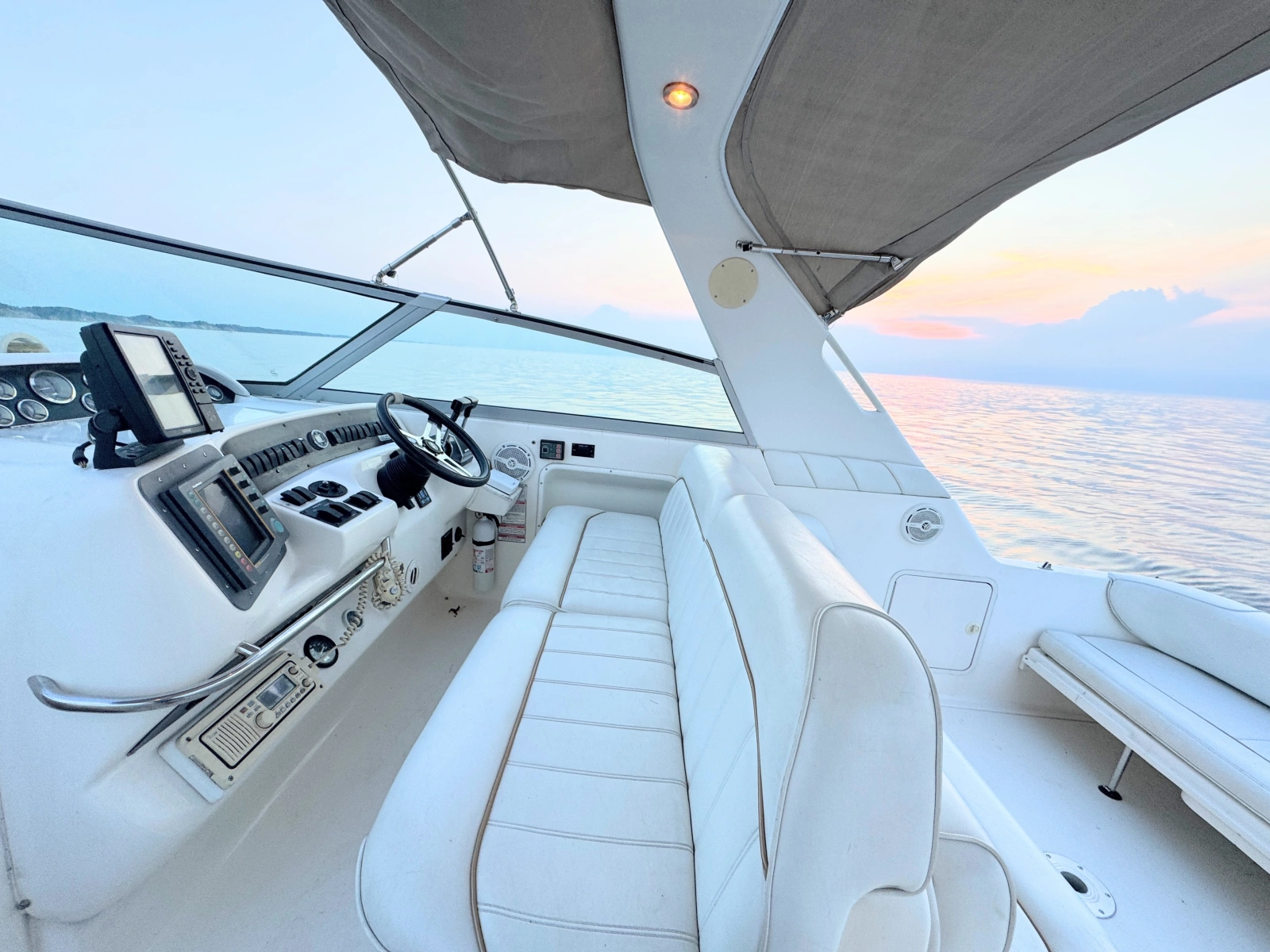 1997 Sea Ray 330 Sundancer