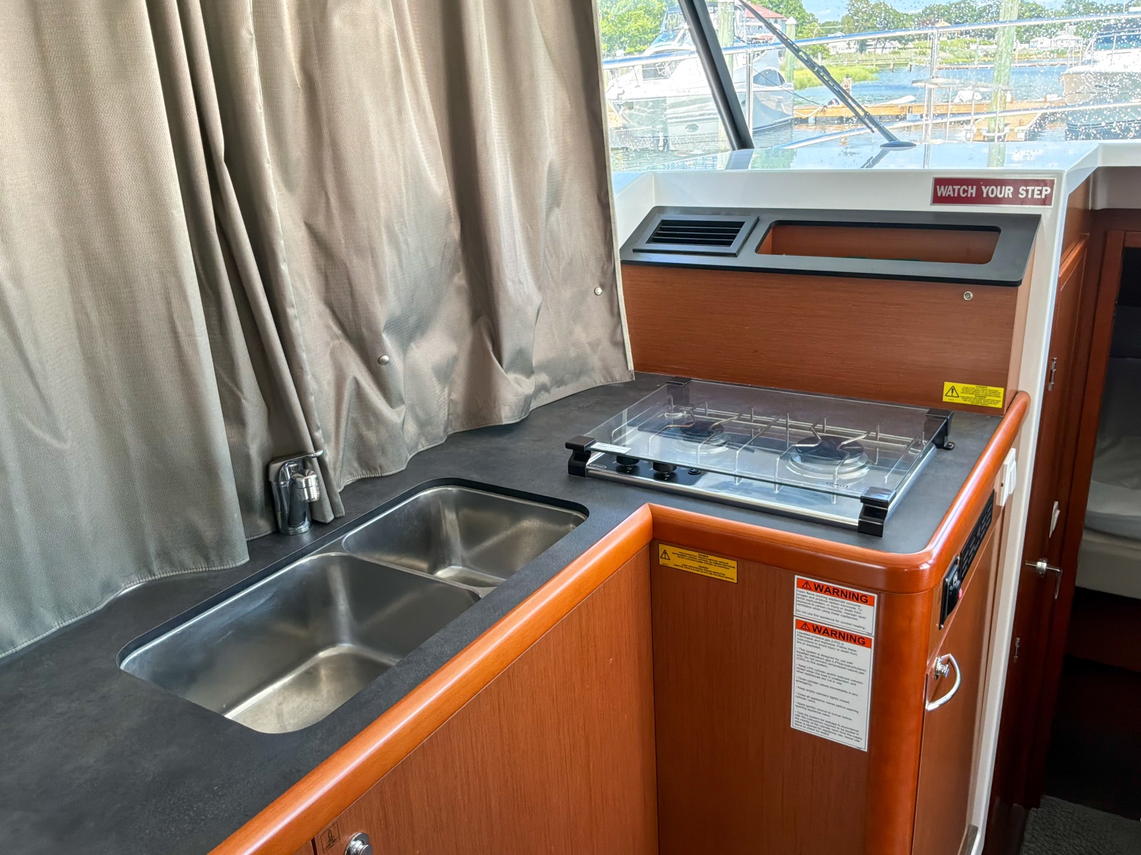 2017 Beneteau SWIFT TRAWLER 30