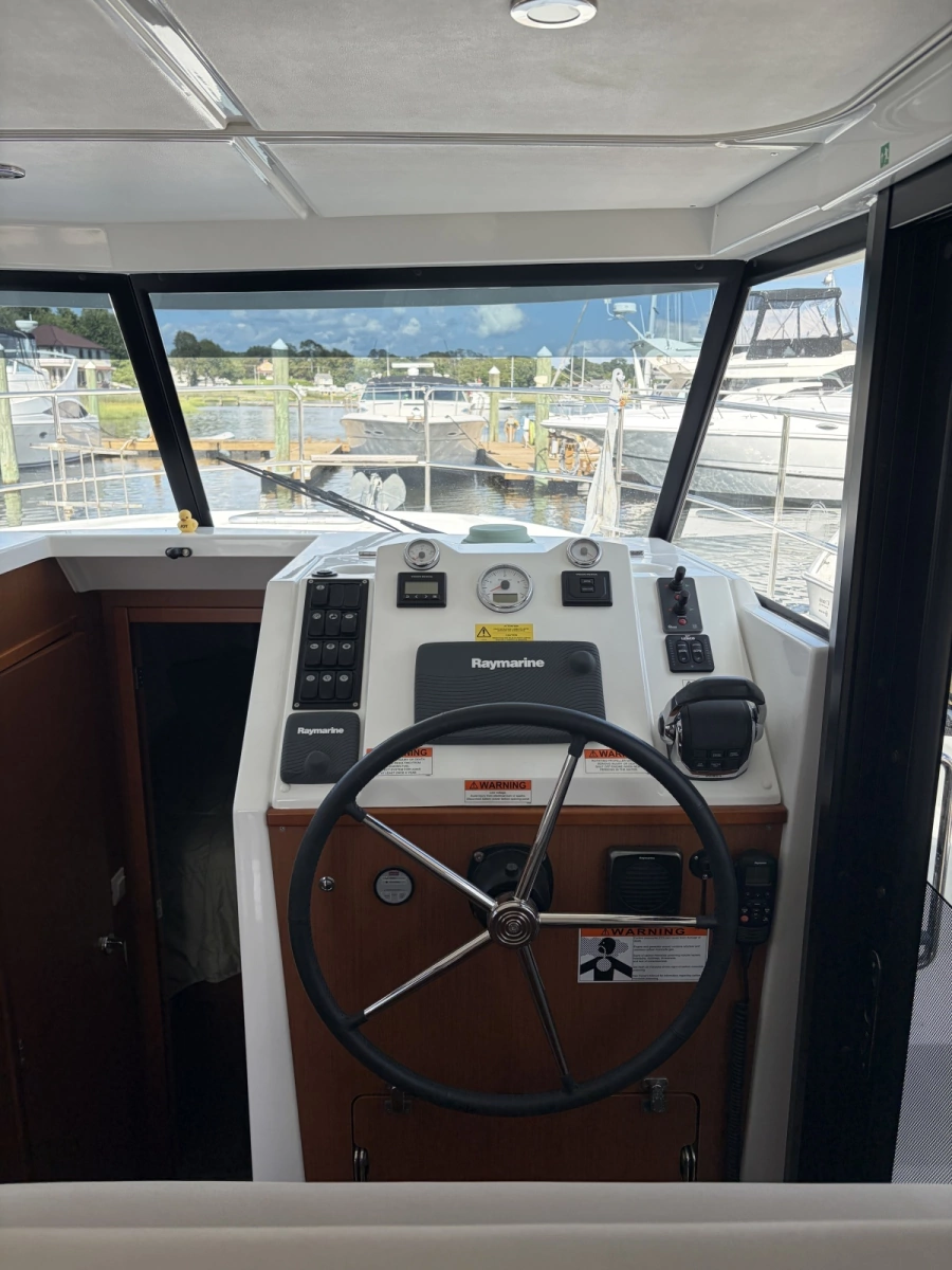 2017 Beneteau SWIFT TRAWLER 30