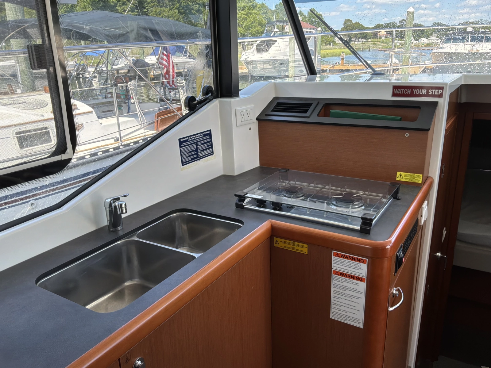 2017 Beneteau SWIFT TRAWLER 30