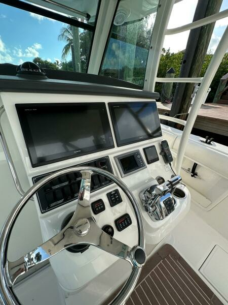 Boston Whaler 37 Outrageous - Helm Electronics