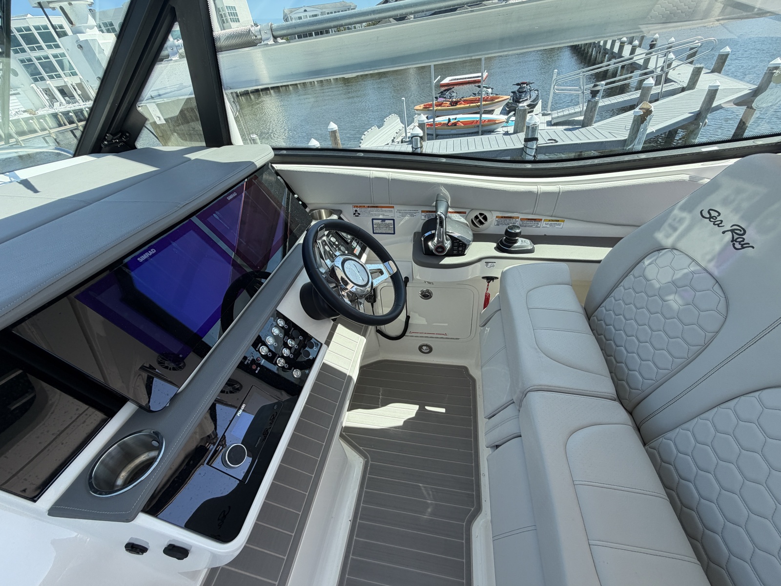 2023 Sea Ray 320 Sundancer