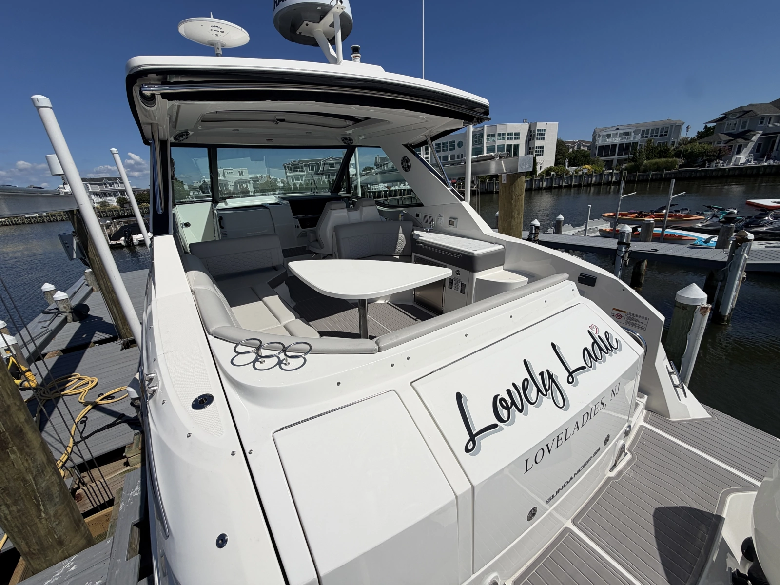 2023 Sea Ray 320 Sundancer
