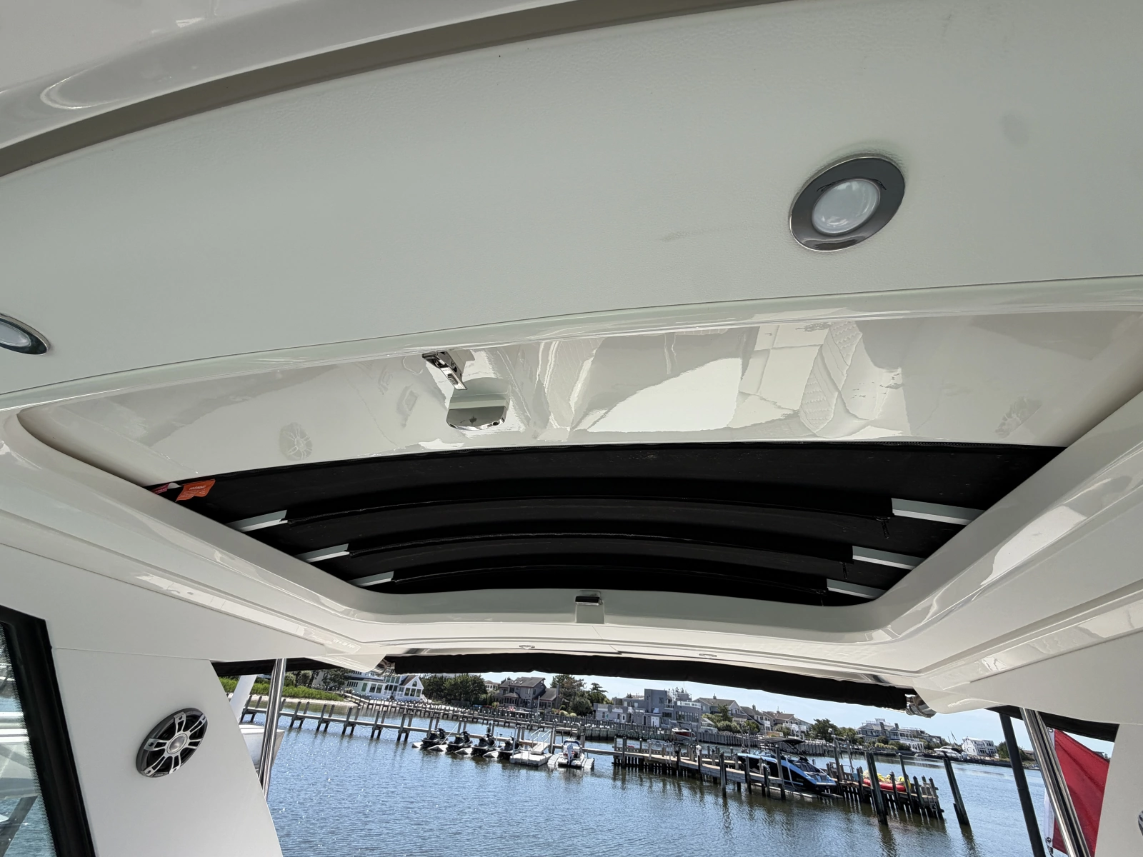 2023 Sea Ray 320 Sundancer