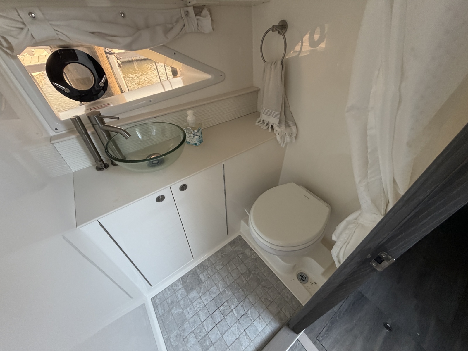 2023 Sea Ray 320 Sundancer
