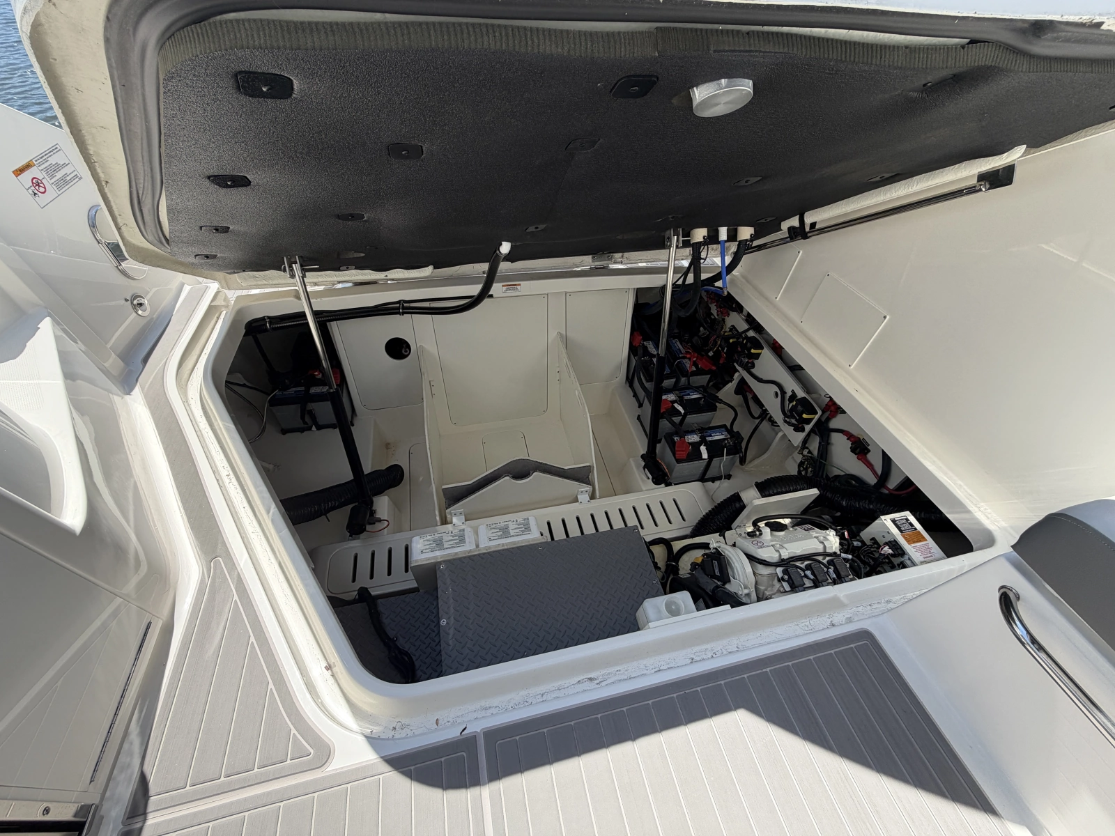 2023 Sea Ray 320 Sundancer