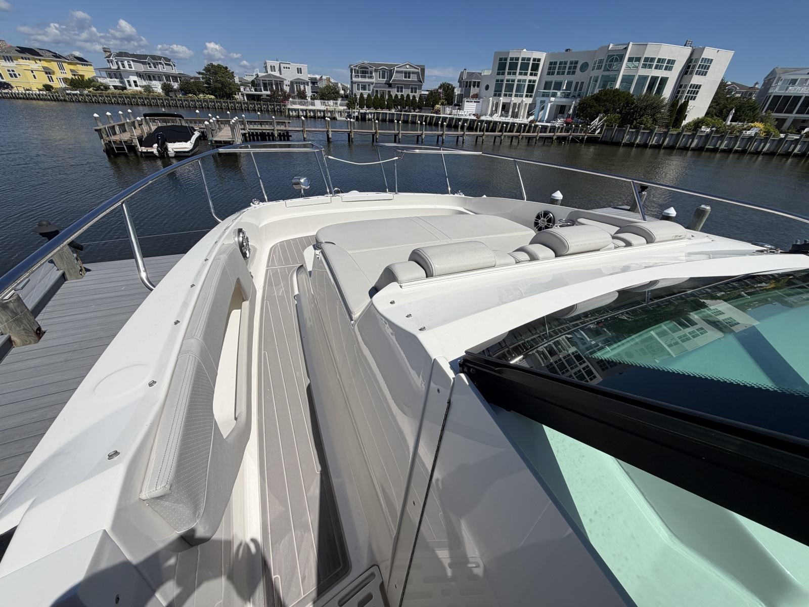 2023 Sea Ray 320 Sundancer