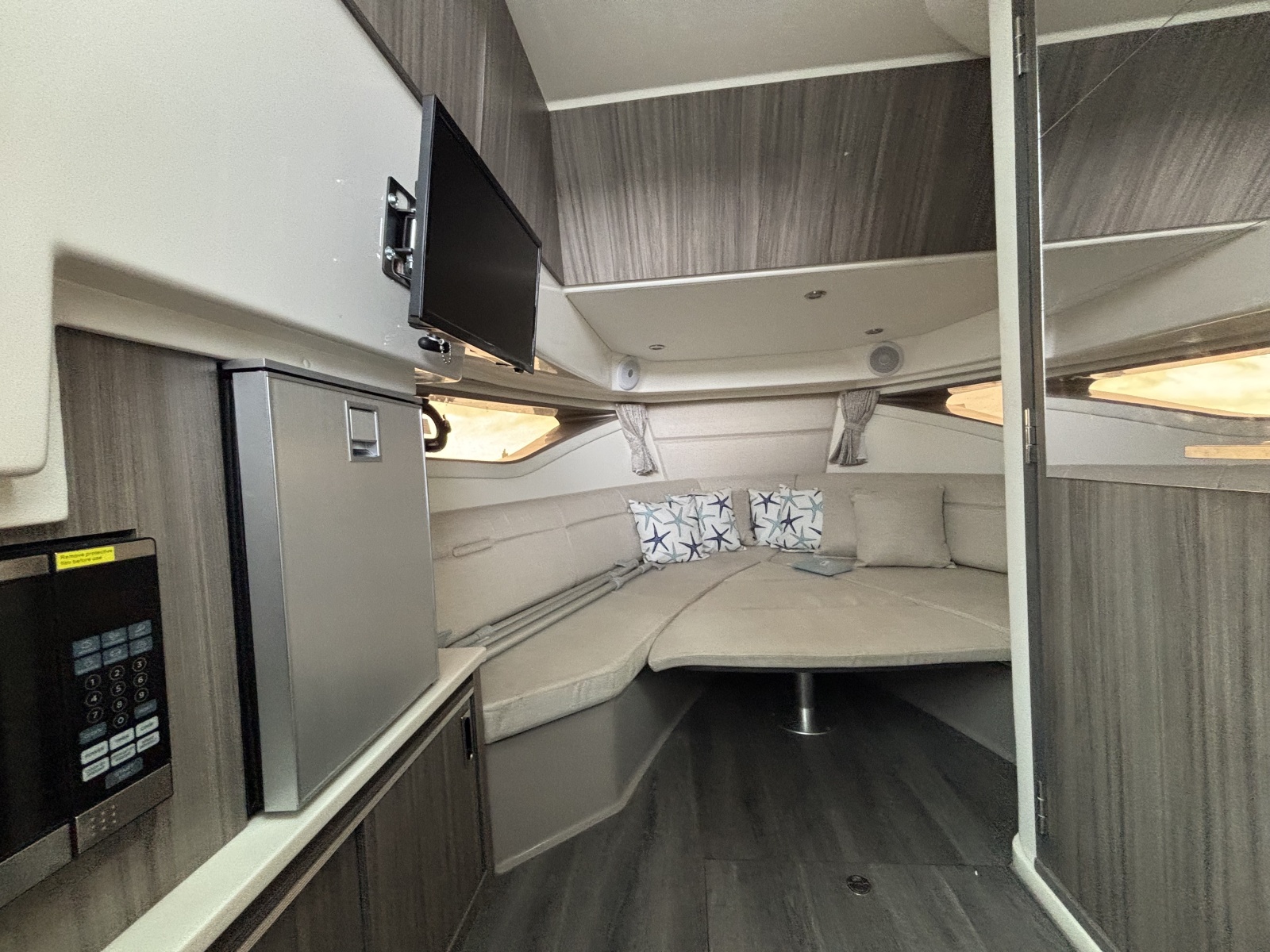 2023 Sea Ray 320 Sundancer