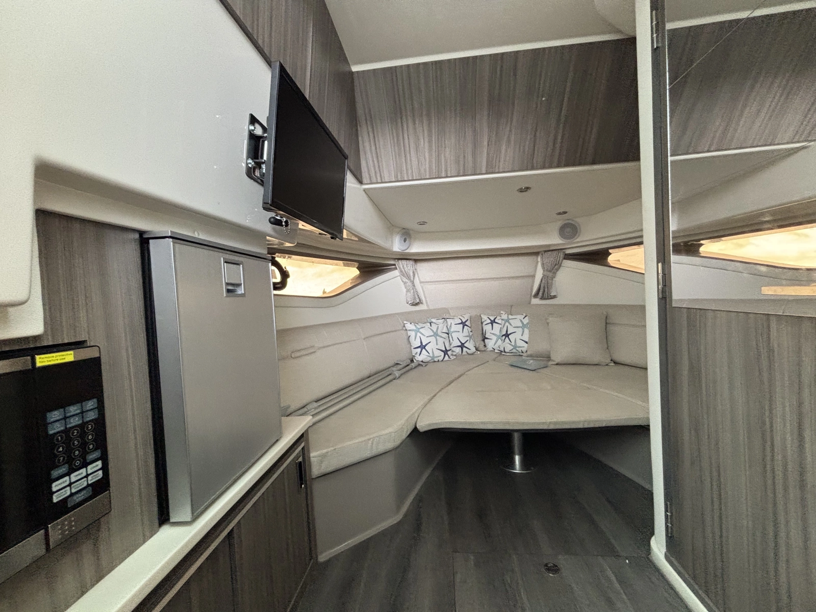 2023 Sea Ray 320 Sundancer