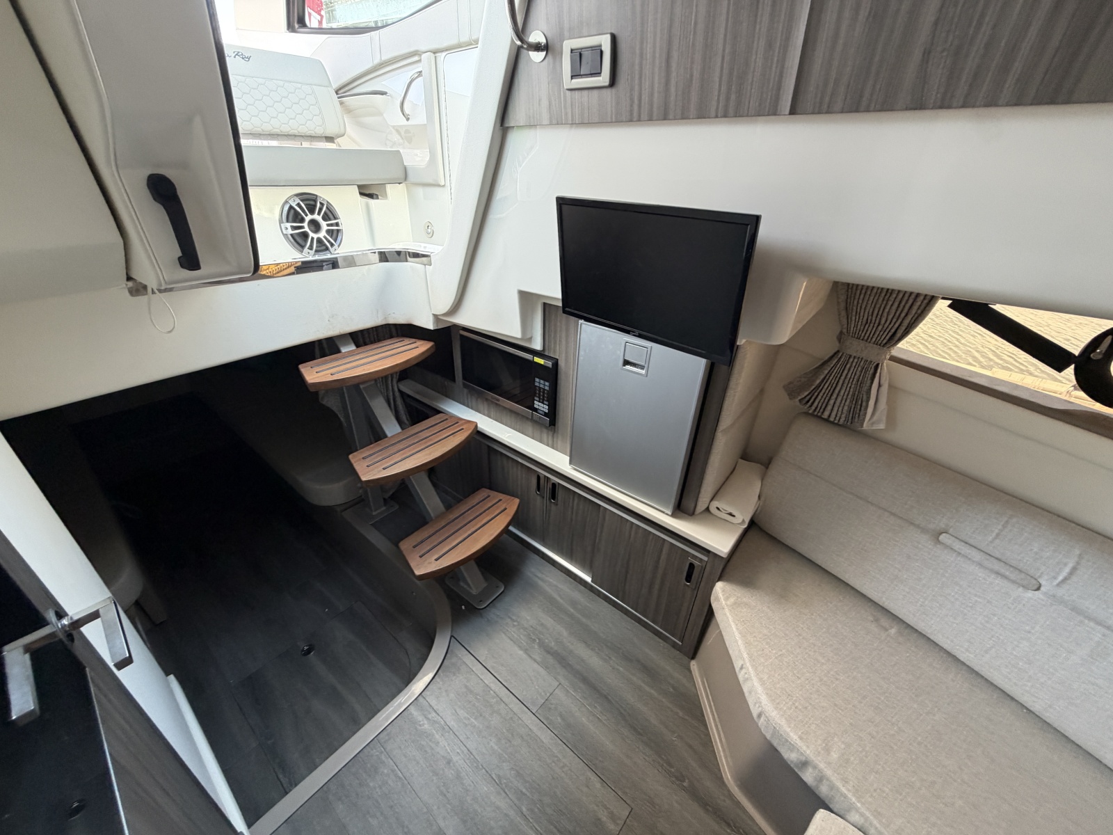 2023 Sea Ray 320 Sundancer