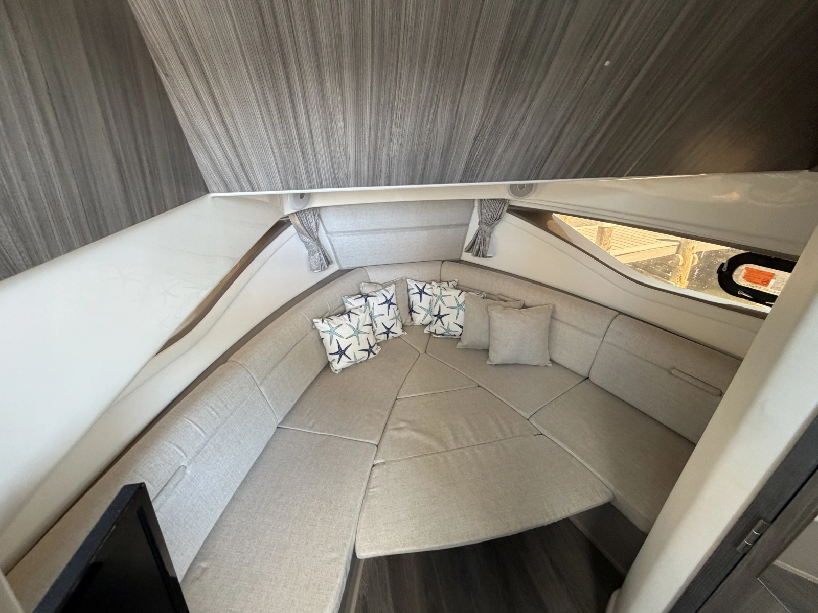 2023 Sea Ray 320 Sundancer