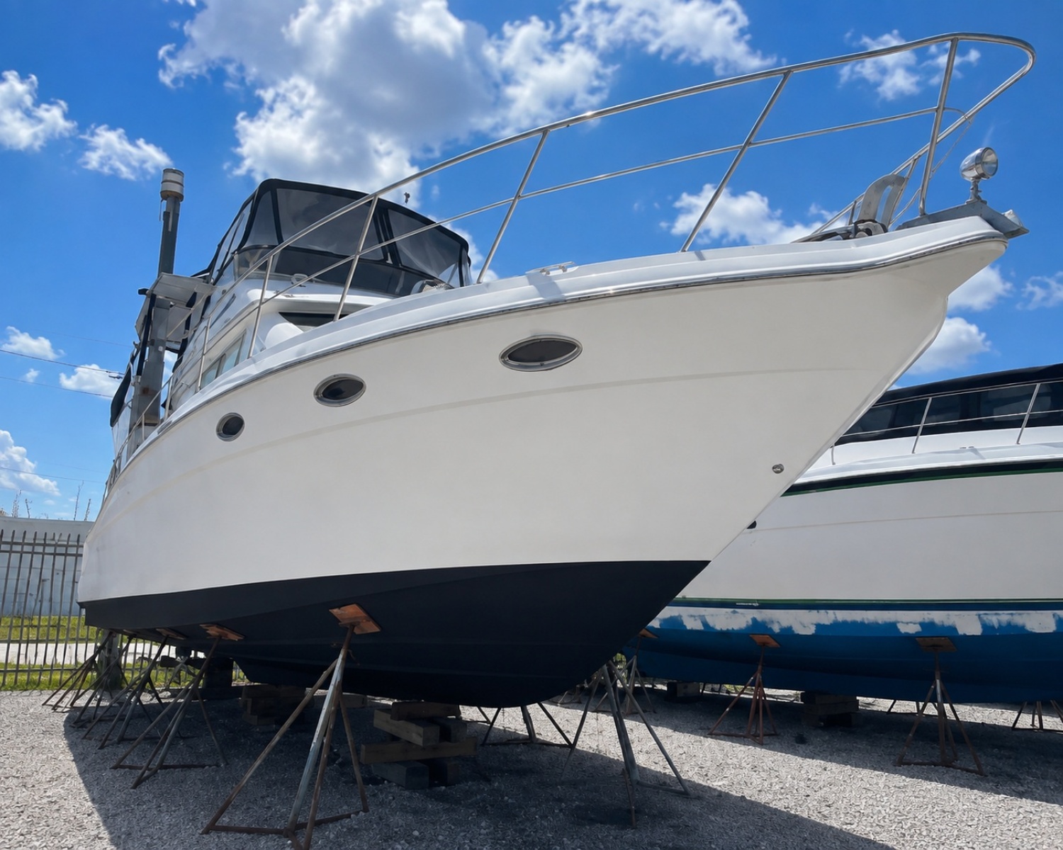 1997 Cruisers Yachts 3950