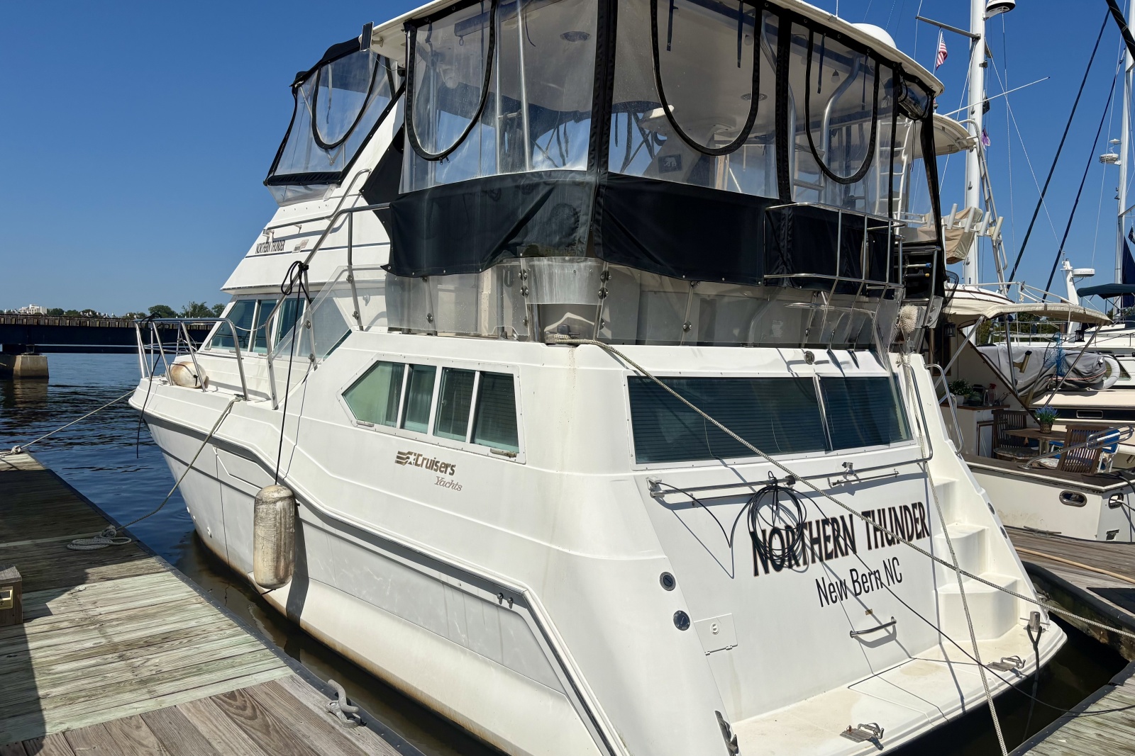 1997 Cruisers Yachts 3950