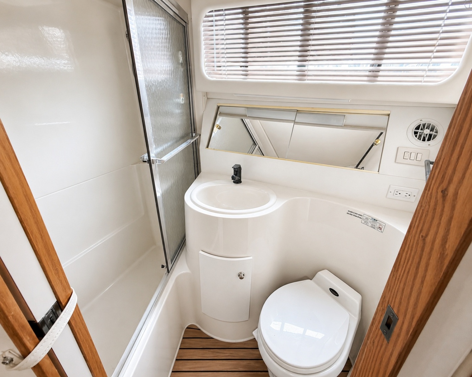 1997 Cruisers Yachts 3950