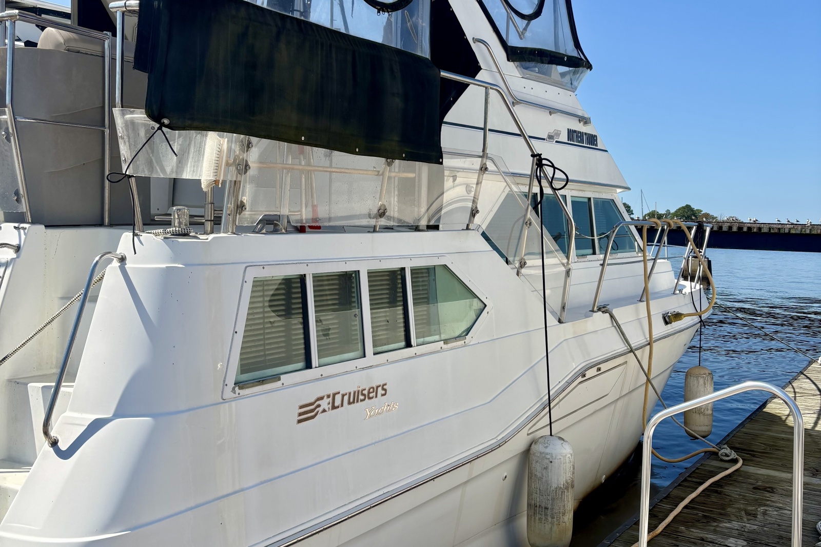1997 Cruisers Yachts 3950