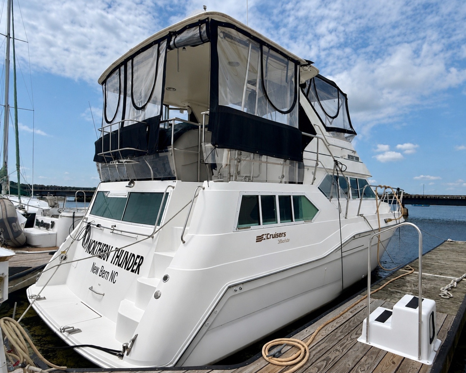 1997 Cruisers Yachts 3950
