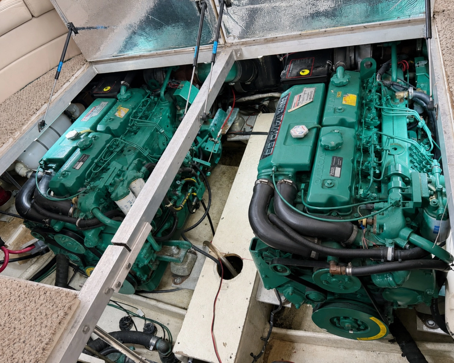1997 Cruisers Yachts 3950