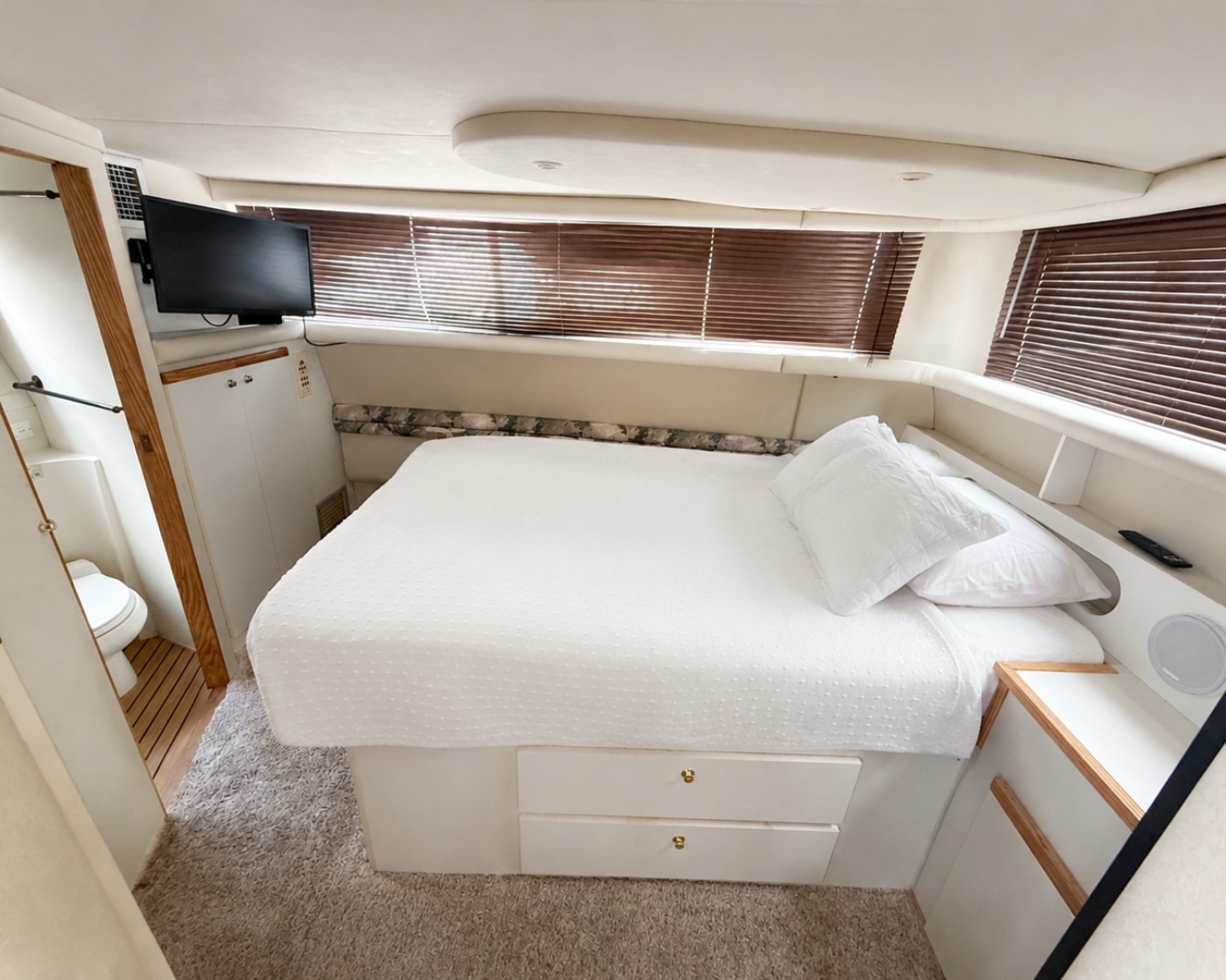 1997 Cruisers Yachts 3950