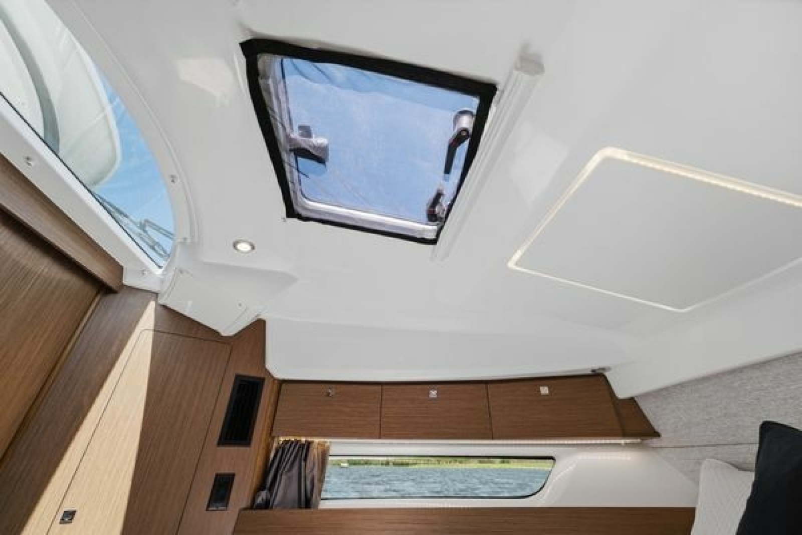 2021 Jeanneau NC 895
